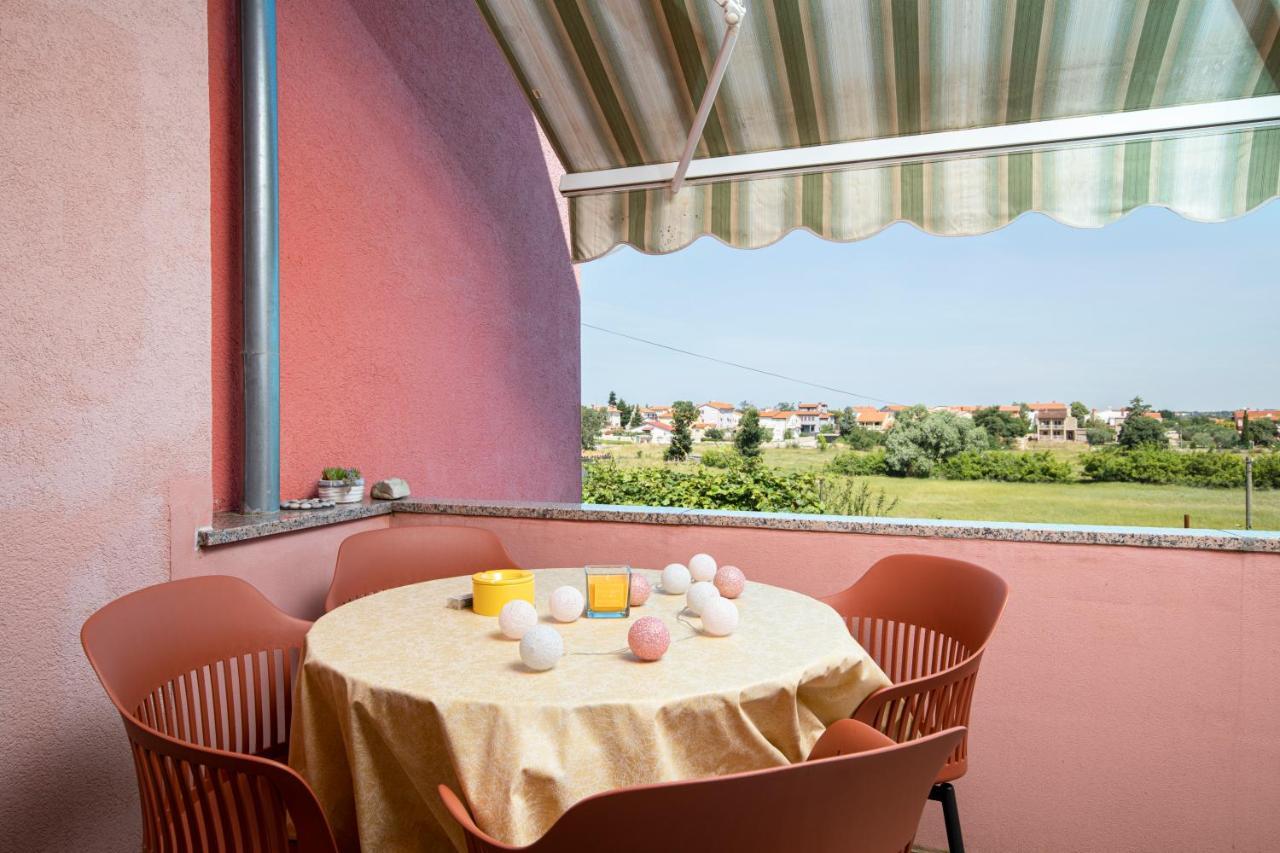 Sunny Apartment Valbandon Fažana Exterior foto