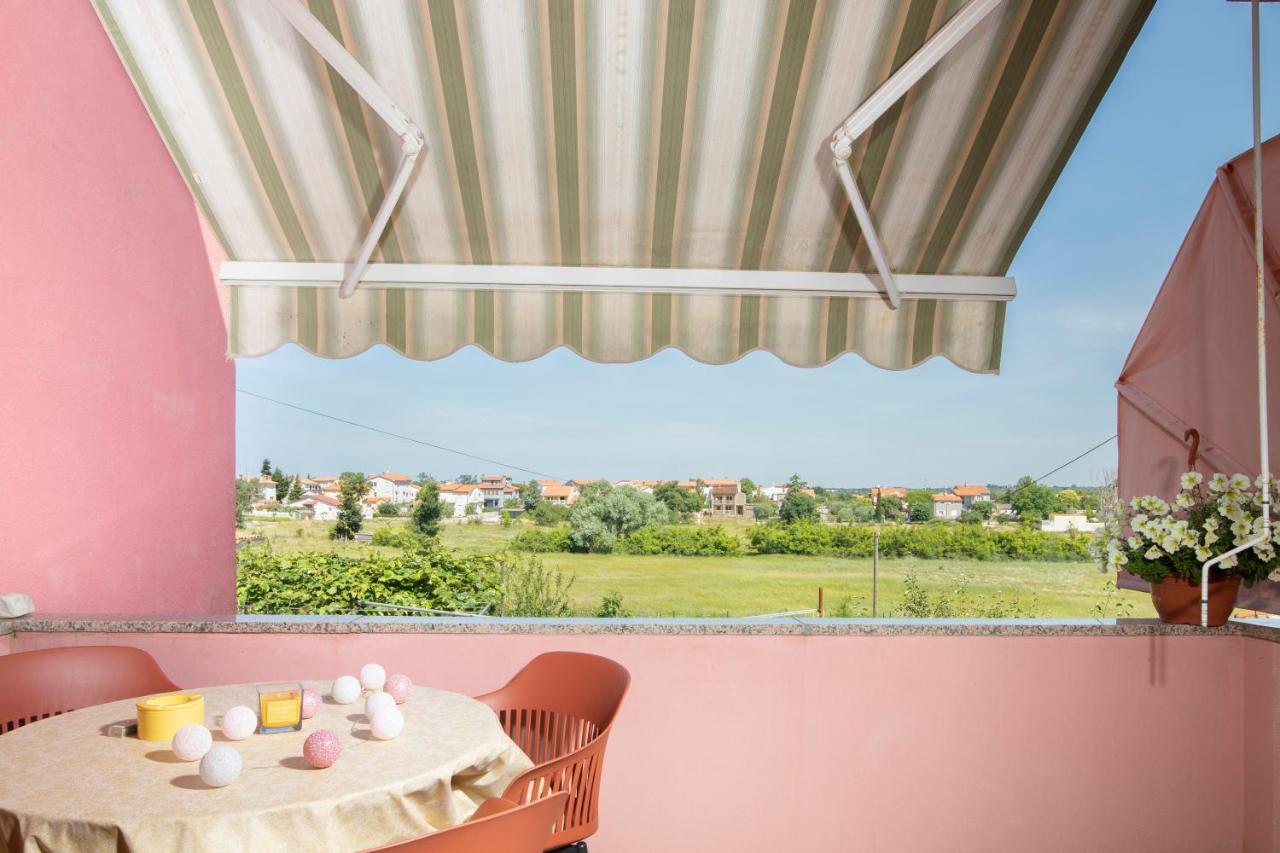 Sunny Apartment Valbandon Fažana Exterior foto
